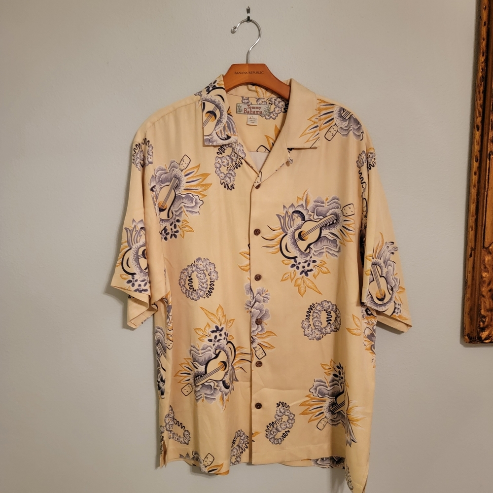 Tommy Bahama 100% silk shirt size Medium